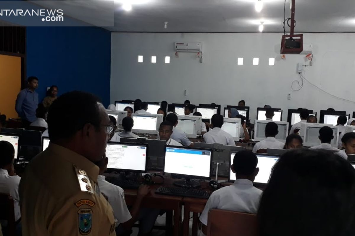 Ombudsman temukan sekolah pinjam komputer siswa untuk UNBK di Siak