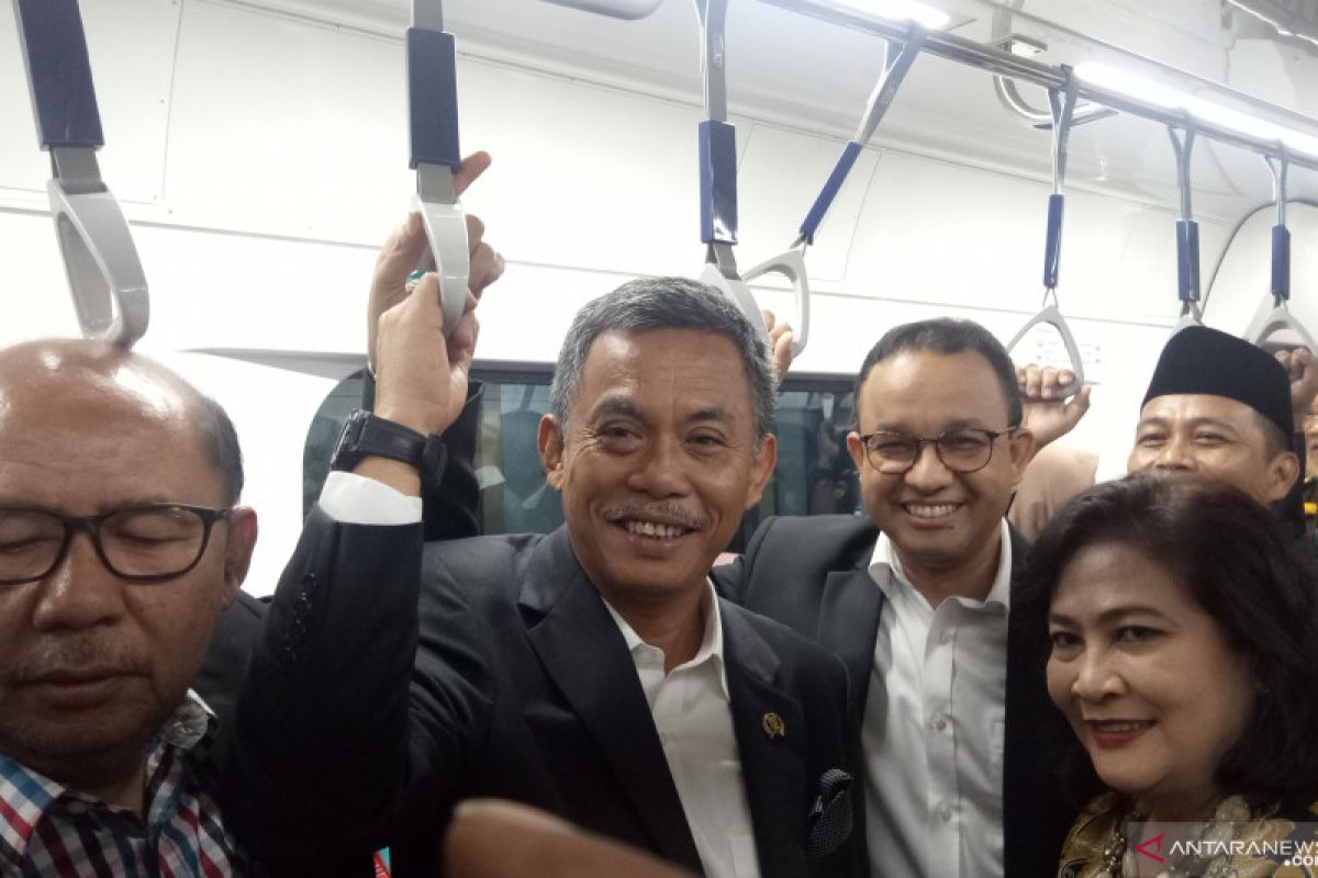 Anies sebut stasiun MRT memang sengaja tidak menyediakan tempat sampah