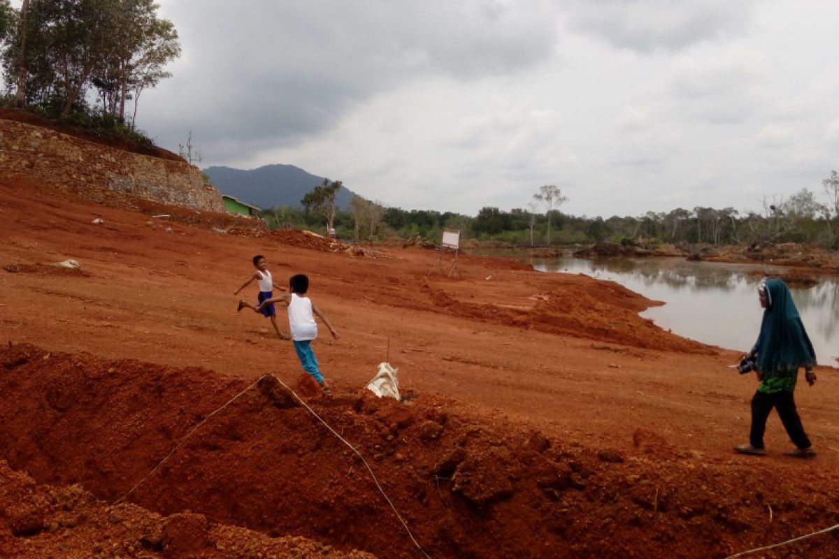 Aktivitas pertambangan bauksit di Pulau Dendang masih berlangsung