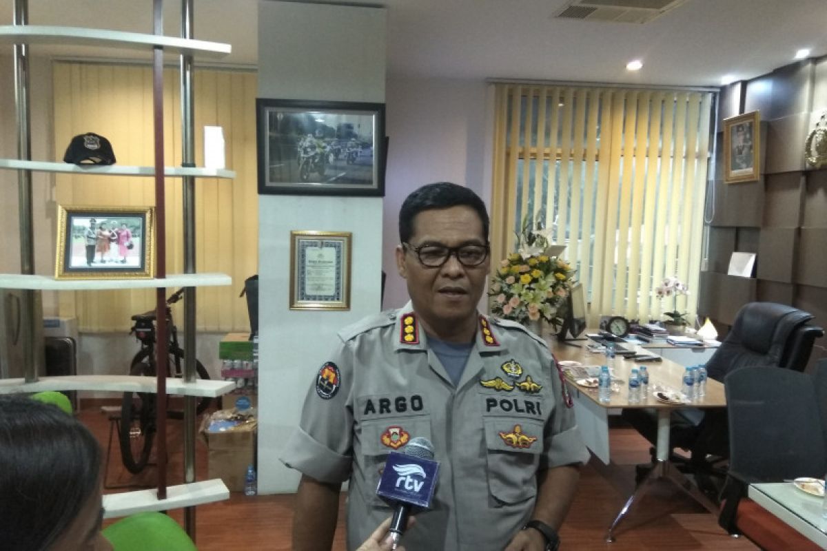 Pemeras mengaku polisi dibekuk aparat