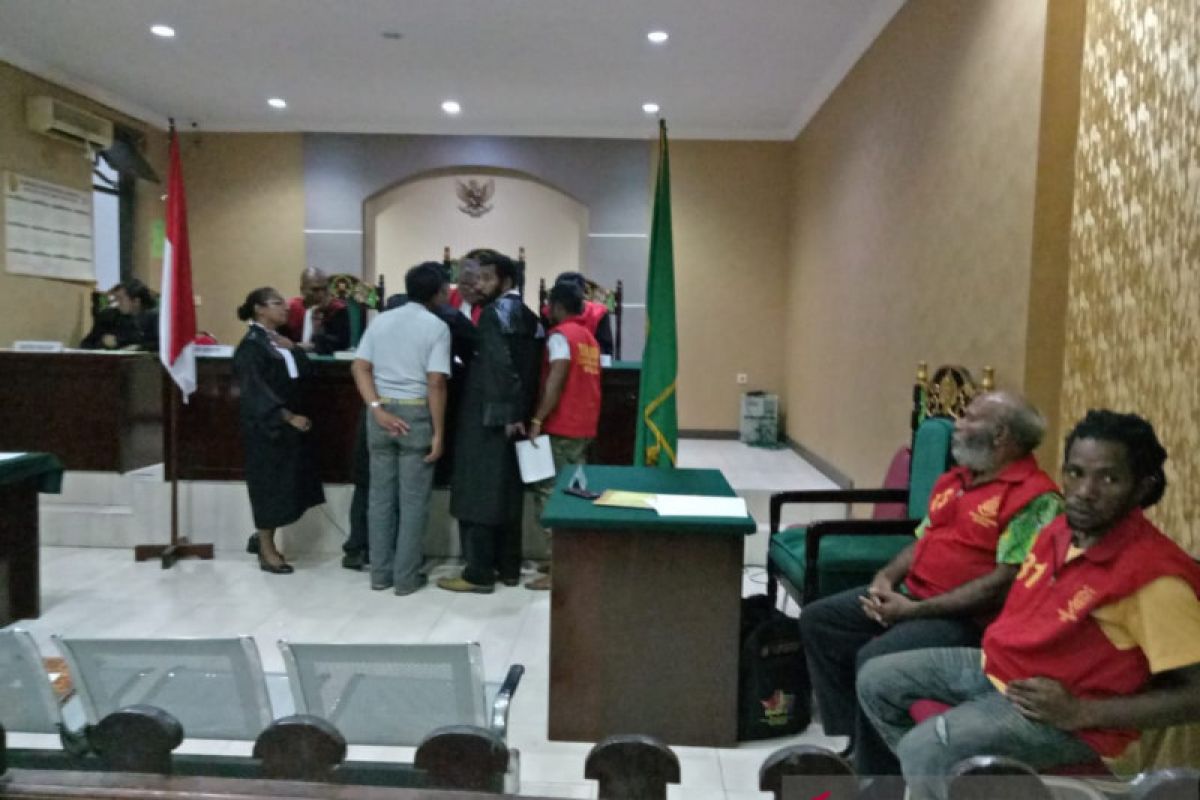 Tiga perwira Polres Mimika bersaksi di sidang aktivis KNPB