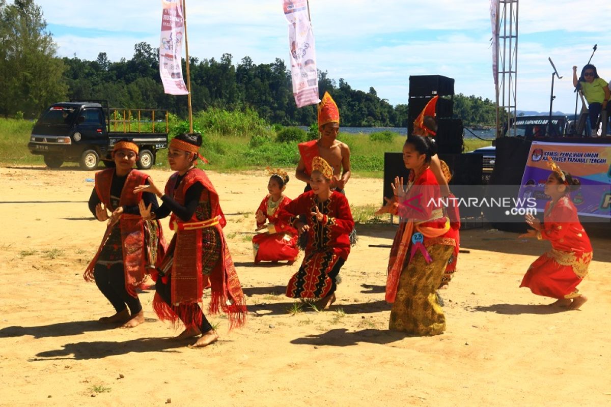 KPU Tapteng sosialisasi pemilu lewat pentas seni