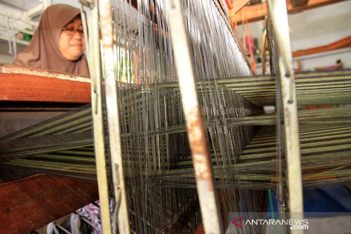 Kreasi tenun ikat tradisional Aceh