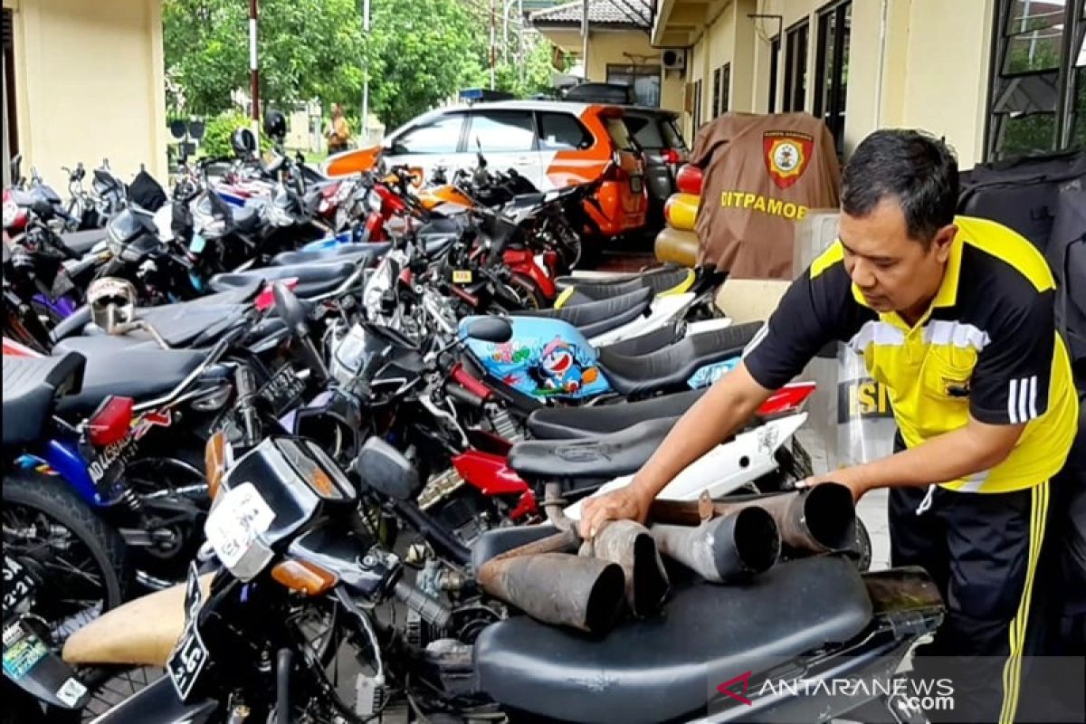 Seratusan sepeda motor berknalpot "brong" dikandangkan