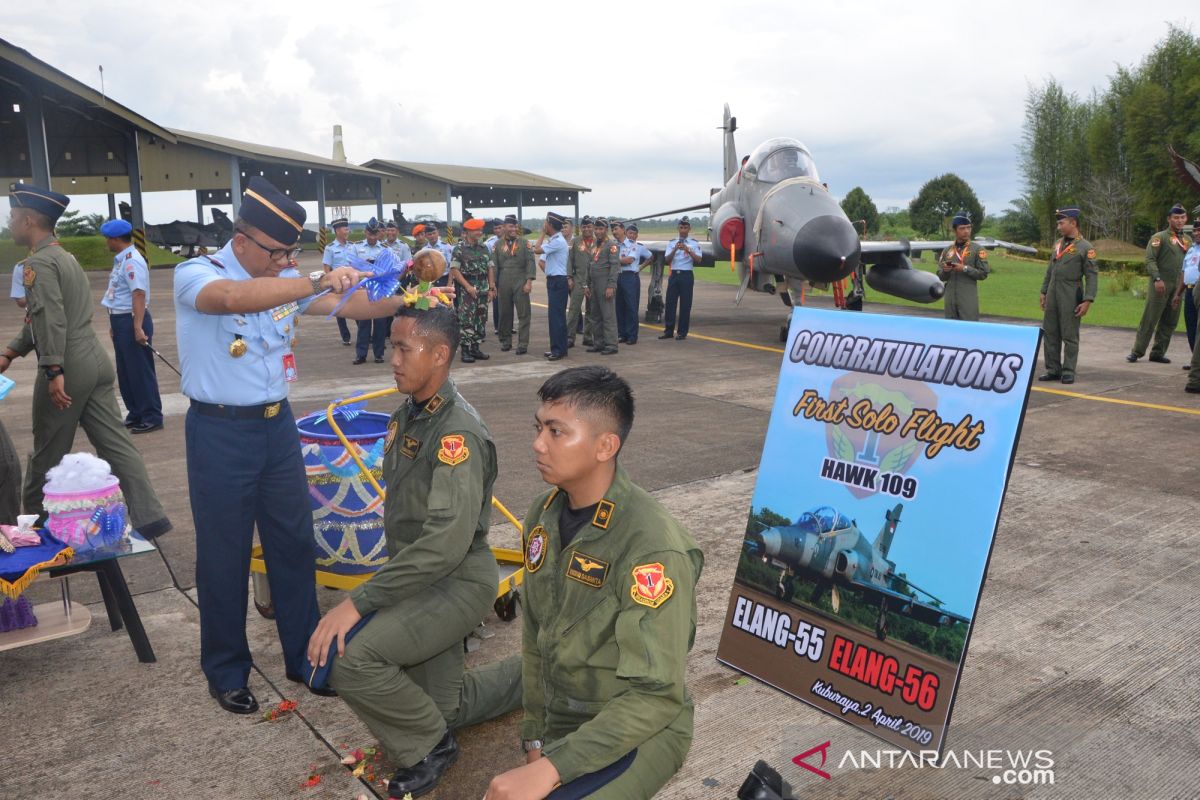 Dua penerbang tempur Skadud 1 sukses terbang solo