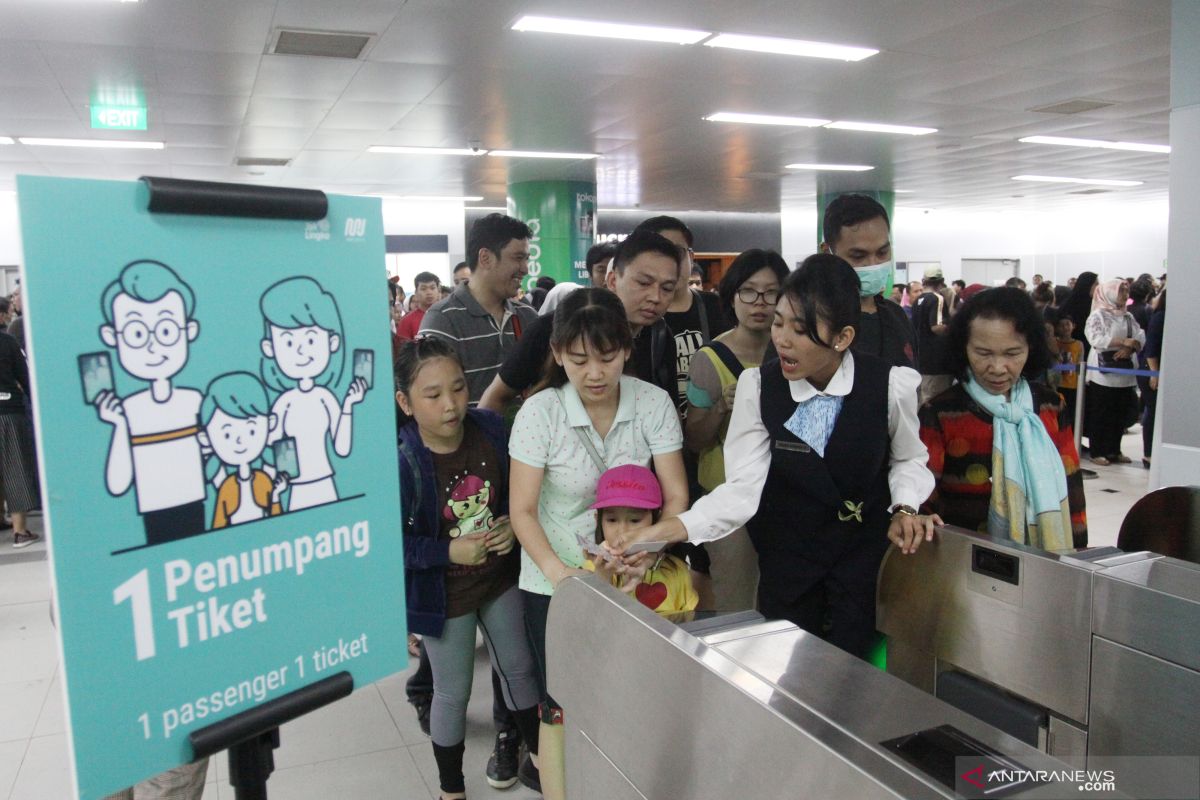 Perkembangan penggunaan uang elektronik di MRT Jakarta