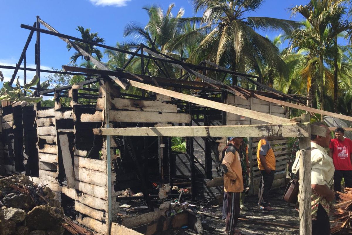 Satu unit rumah milik Muslim ludes terbakar di Goiso Oinan Mentawai