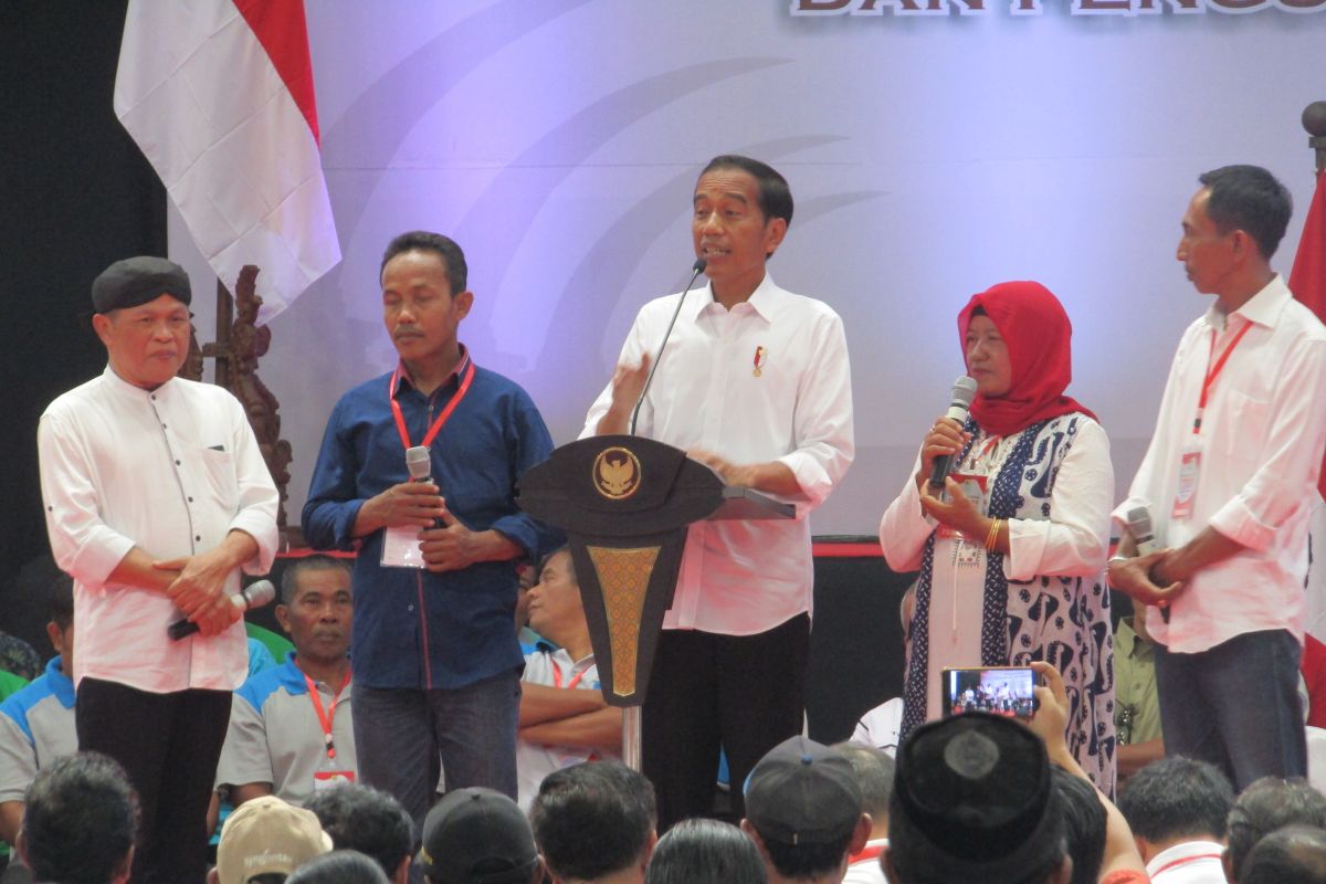 Jokowi berkolaborasi dengan pelawak Kirun jawab keluhan