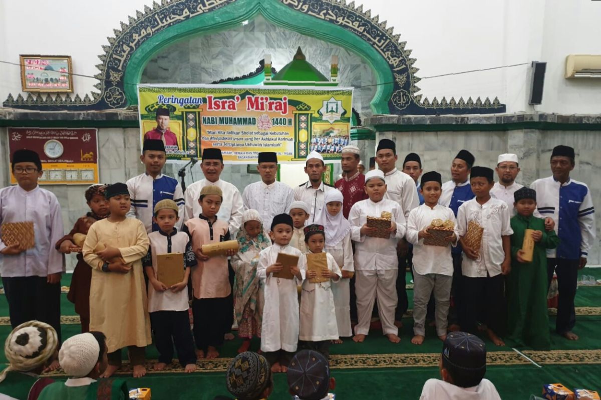 Peringati Isra' Mi'raj, Remaja Masjid Al-Ikhsan Bagansiapiapi gelar berbagai perlombaan