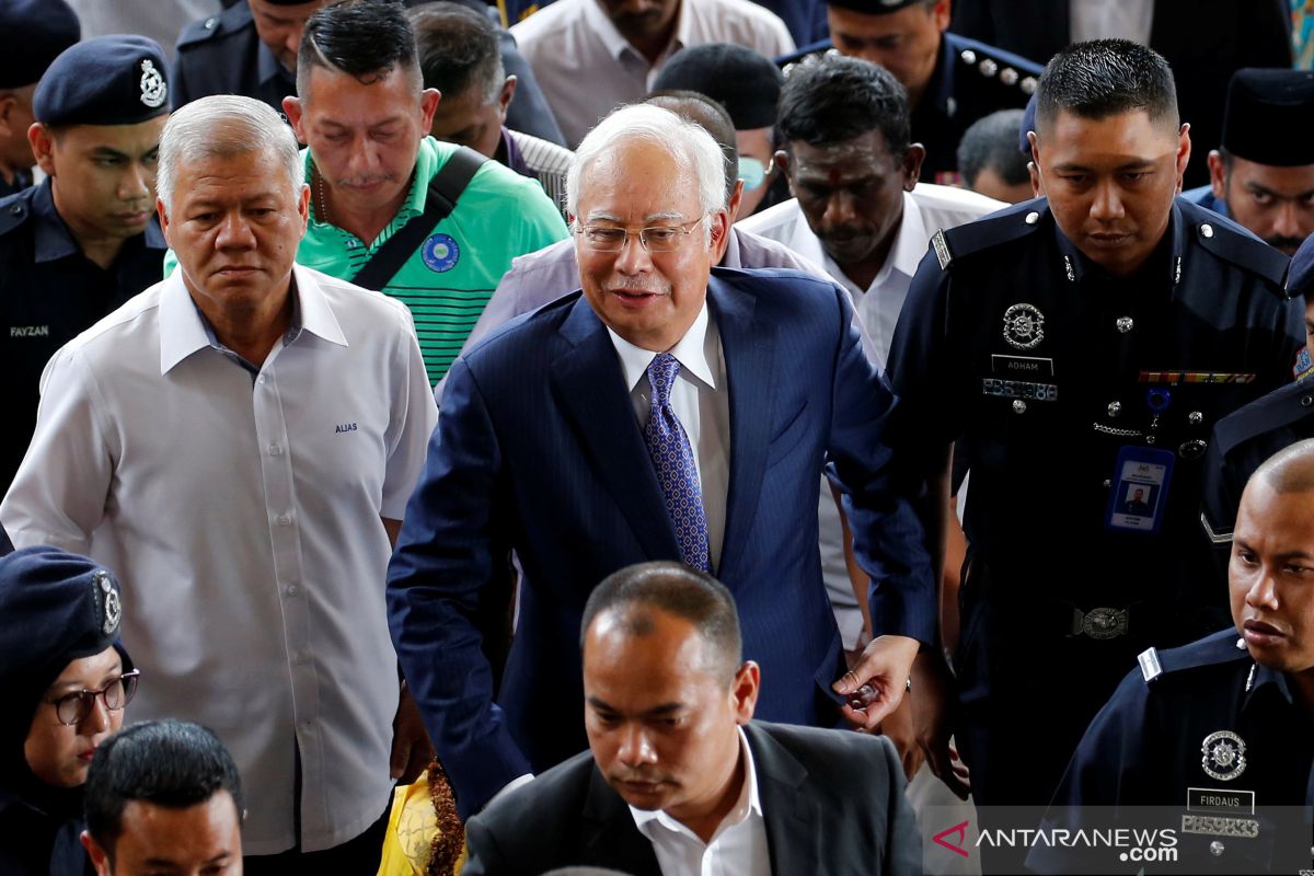 Pengadilan Malaysia tunda sidang mega 1MDB yang menyeret Najib Razak