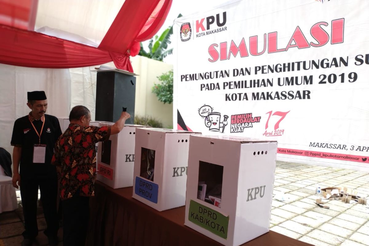 KPU Makassar simulasikan pencoblosan di TPS