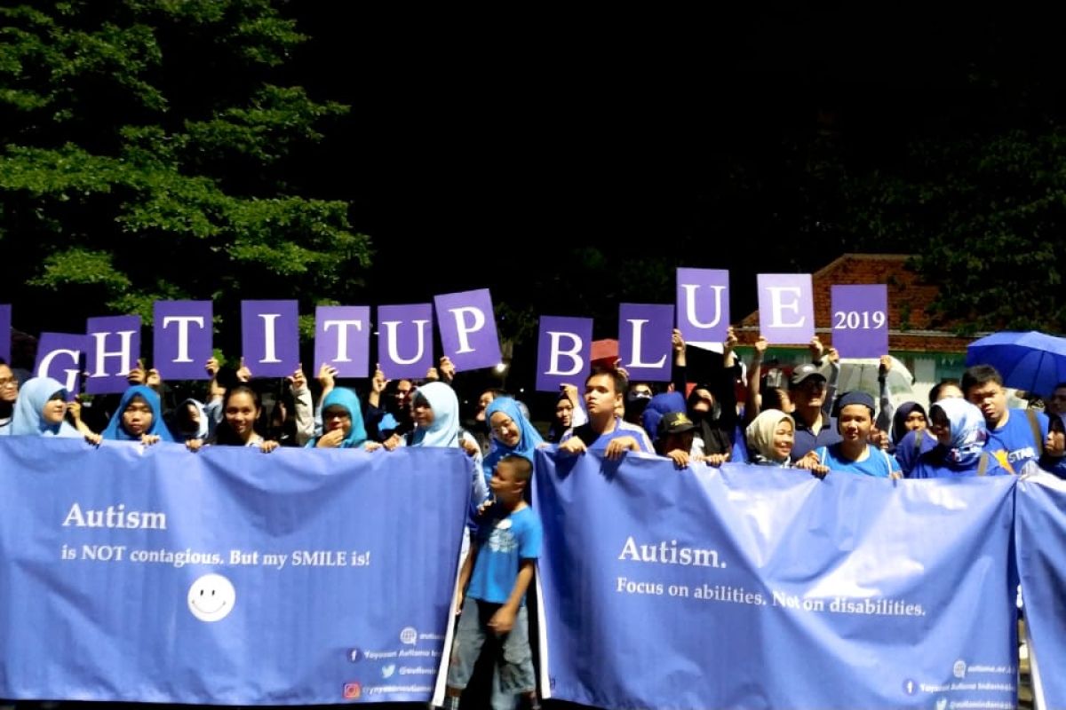 Individu dengan autisme dan aktivis rayakan LIUB di Monas