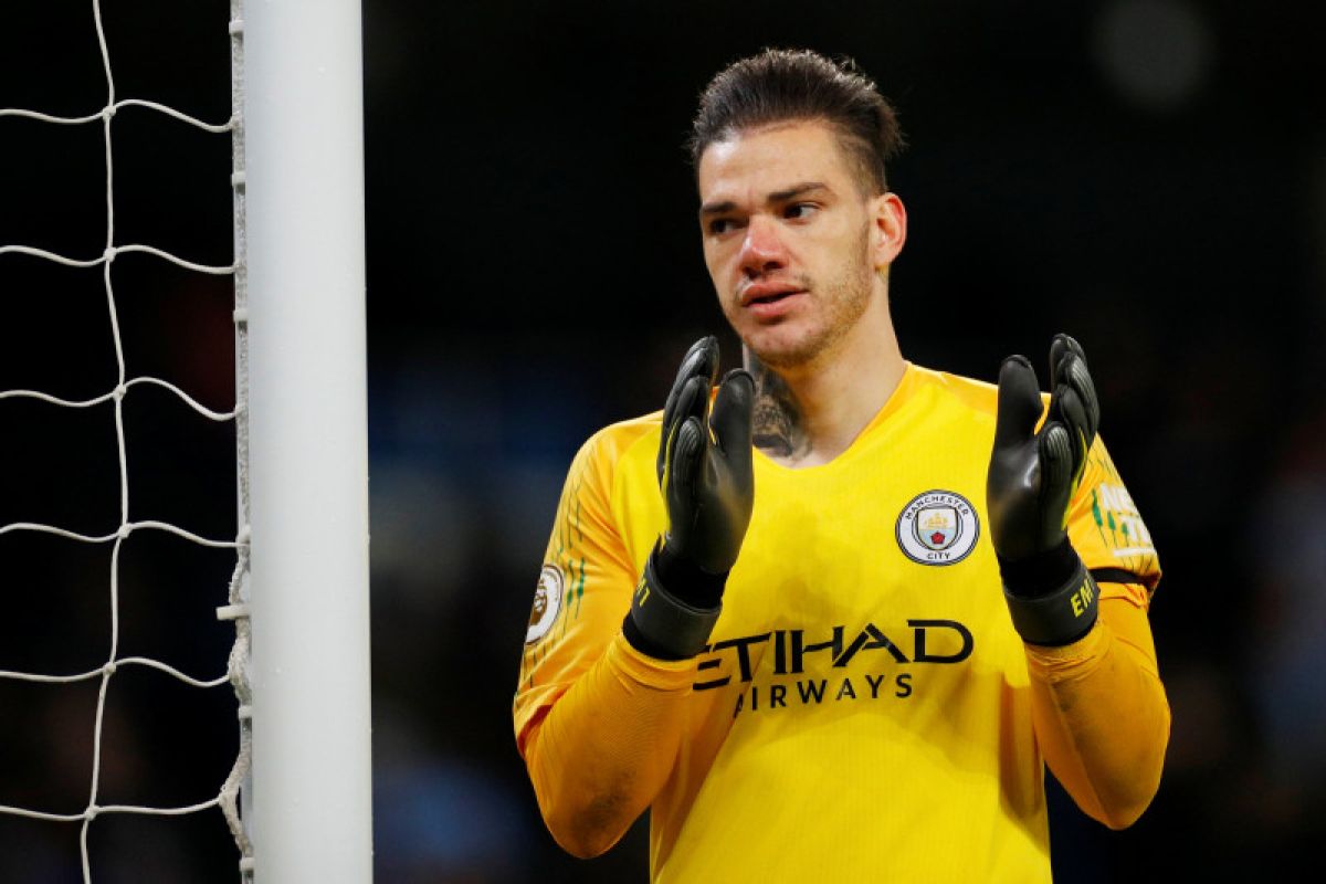 Ederson dianggap kiper terbaik liga