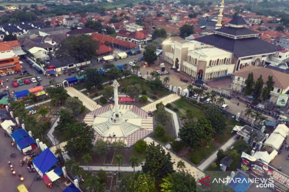 Untuk lahan terbuka hijau, Karawang-Jabar akan bangun 20 taman