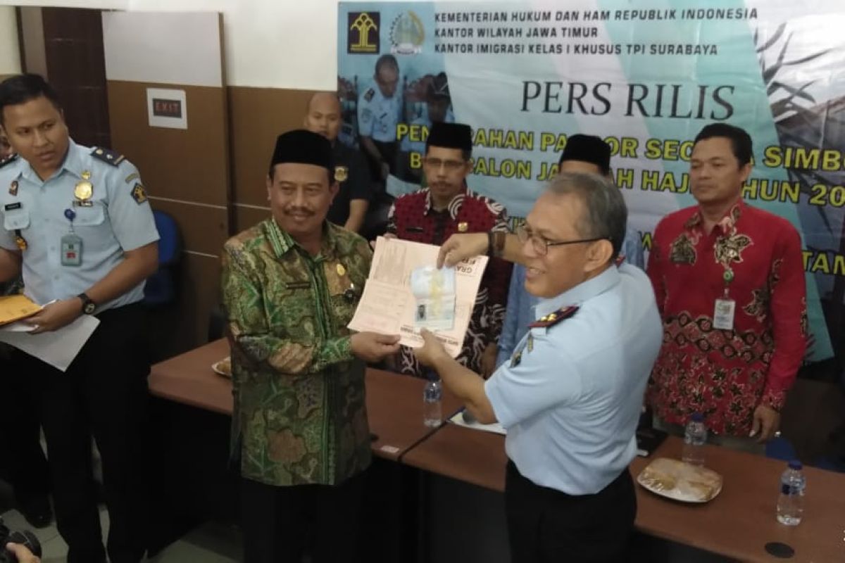 Pembuatan paspor haji di Imigrasi Surabaya capai 65 Persen