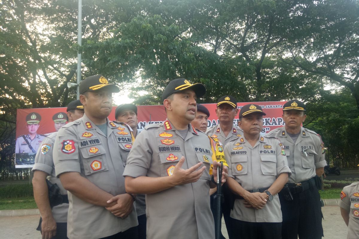 Polres Jakarta Utara libatkan Polwan memotivasi warga datang ke TPS