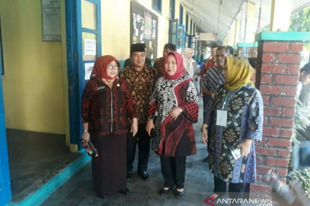 Sekda Pangkalpinang tinjau pelaksanaan USBN