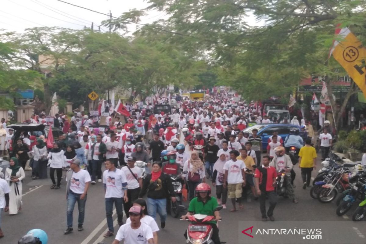 Ribuan warga sambut kedatangan Jokowi di Purwokerto