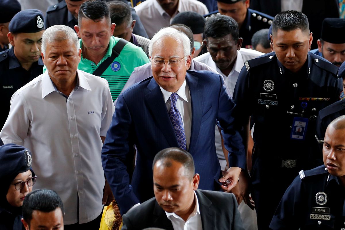 Mantan PM Malaysia Najib direncanakan disidang terkait skandal suap