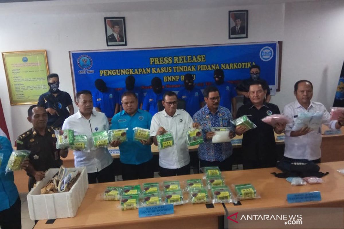 BNN Riau gagalkan penyelundupan 24 kilo Sabu, belasan ribu ekstasi dari Malaysia