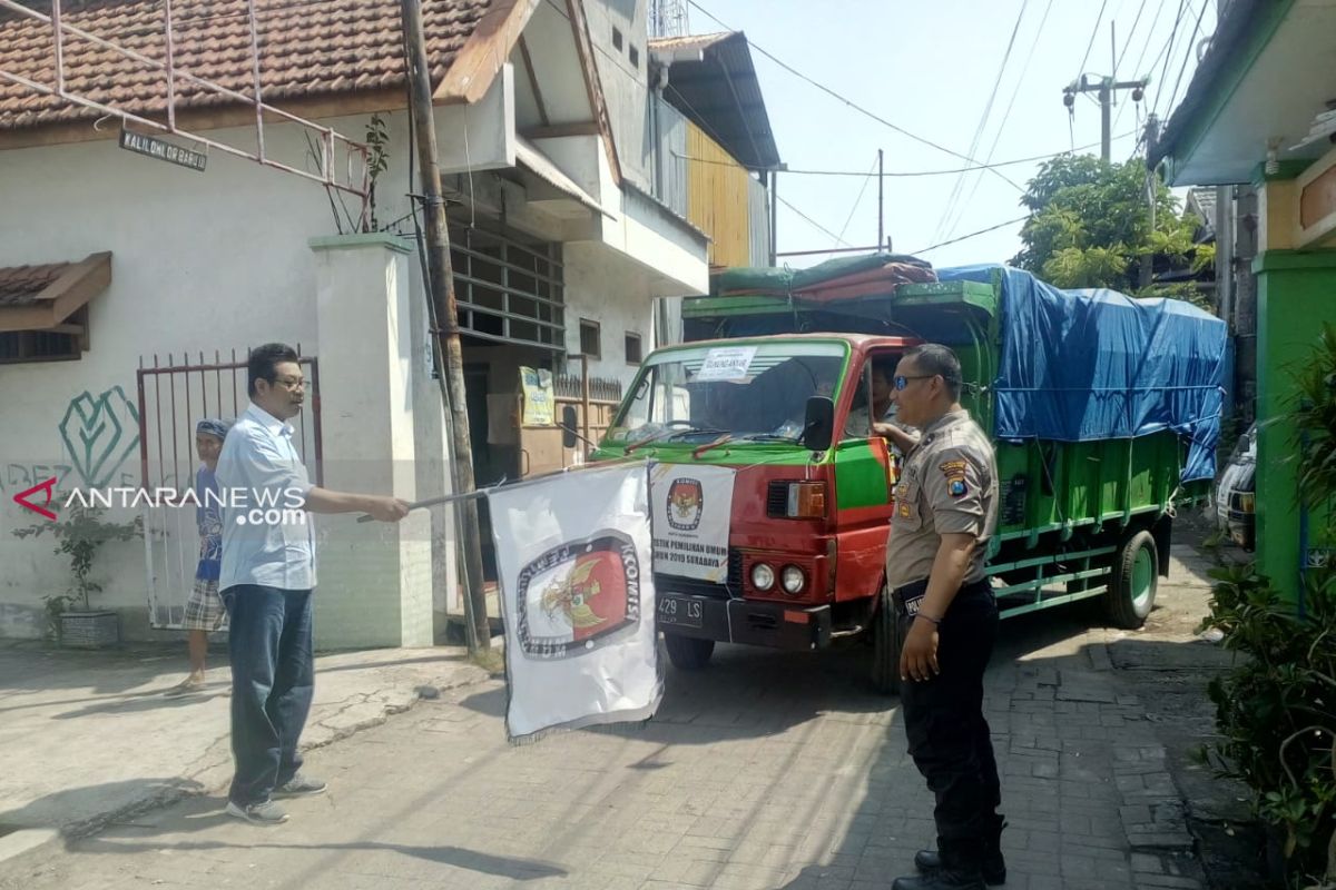 Bawaslu awasi distribusi surat suara 31 kecamatan di Surabaya