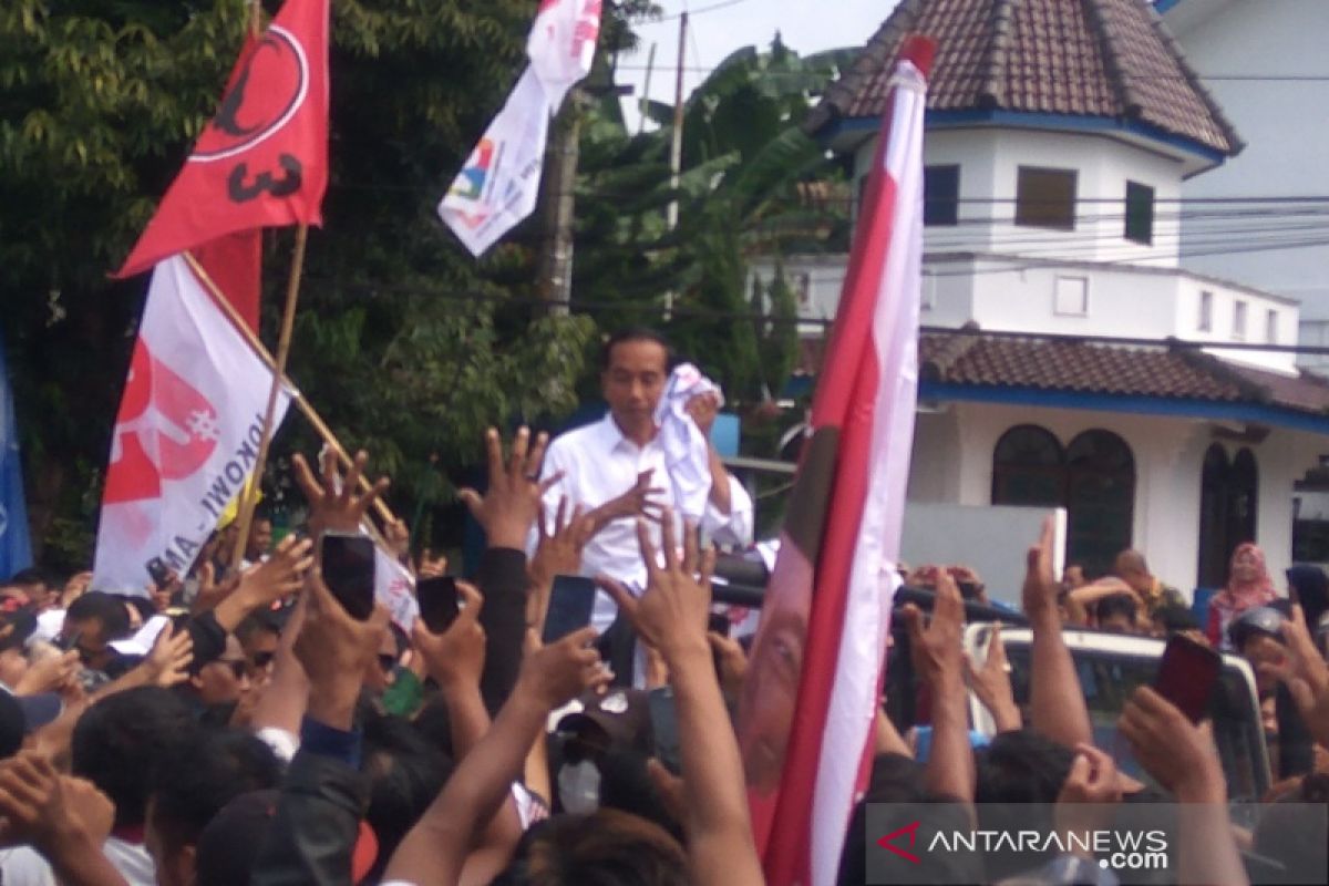 Jokowi disambut ribuan warga di Banyumas