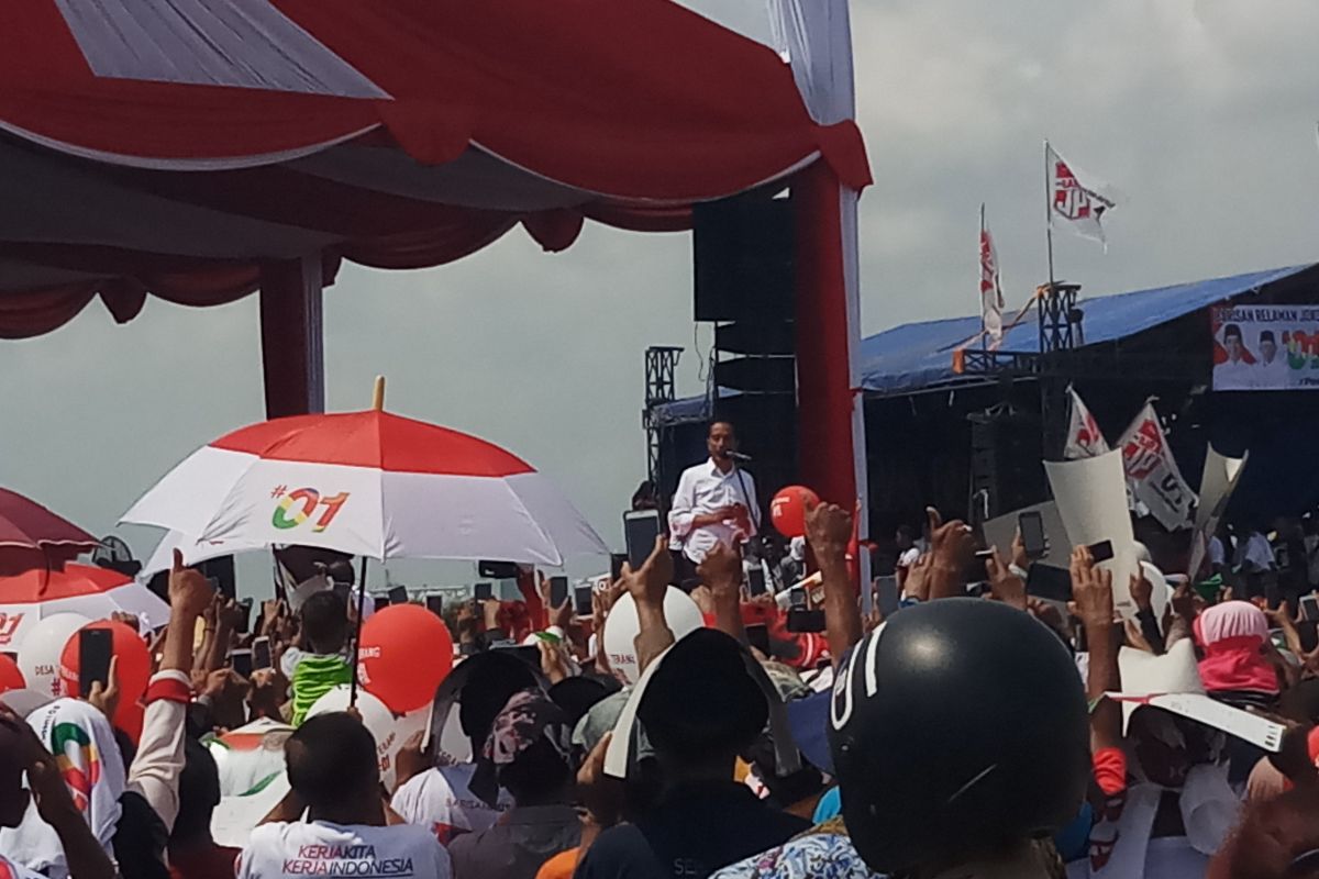 Ribuan warga Cirebon ramaikan kampanye Jokowi