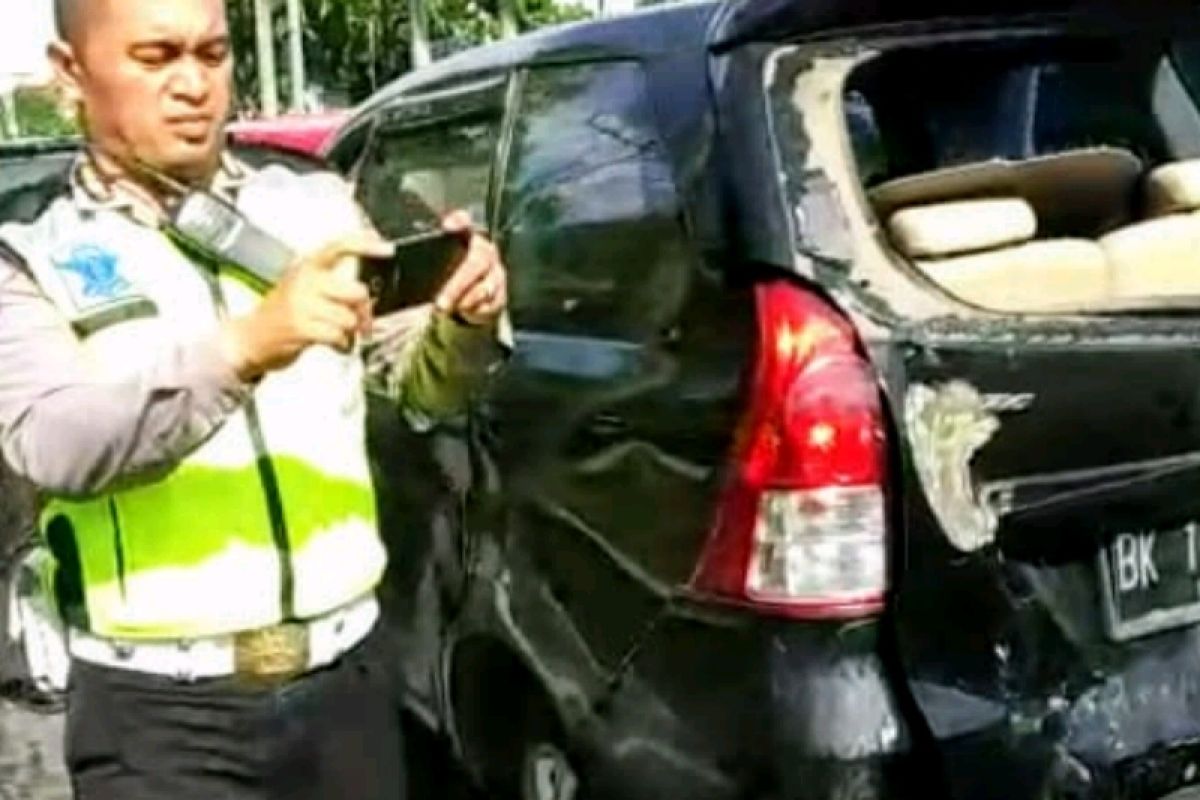 Enam mobil tabrakan beruntun di Medan