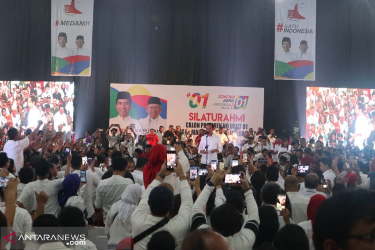 Pantun buka kampanye Jokowi di Medan