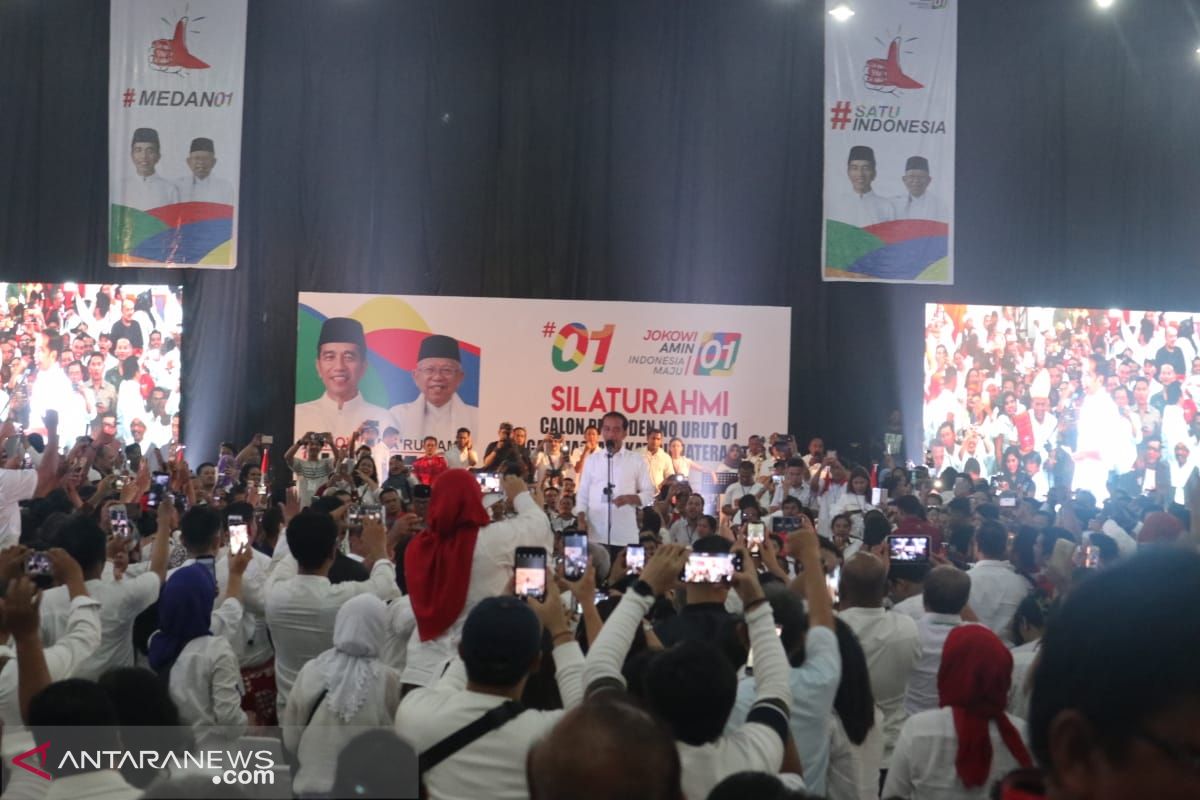 Jokowi buka kampanye di Medan dengan pantun