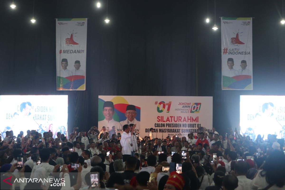 Jokowi kenalkan Bobby ke masyarakat saat kampanye di Sumut