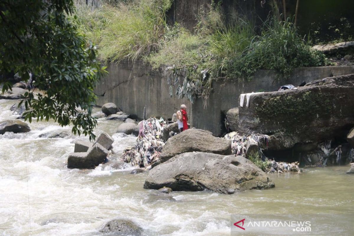 Mengejutkan, 5.652 rumah Bogor buang tinja ke Sungai Ciliwung