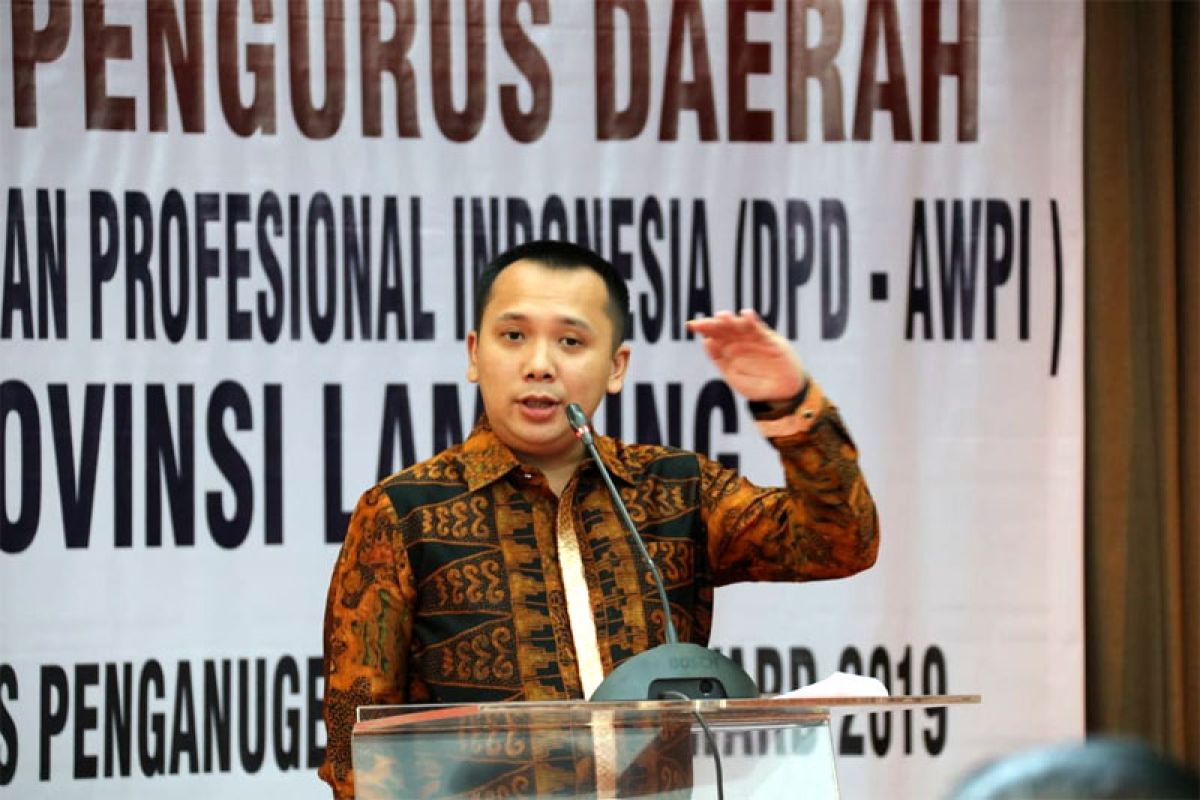 Ridho Ficardo Meraih Penghargaan Tokoh Pembangunan Lampung