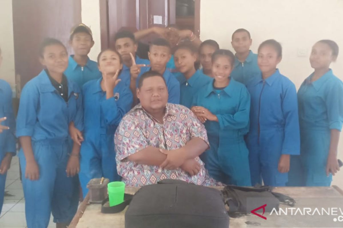 Guru di pedalaman Yapen akui kesejahteraan masih jauh dari harapan