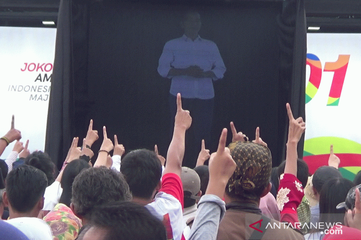 Capres Jokowi sosialisasikan tiga kartu dengan teknologi hologram