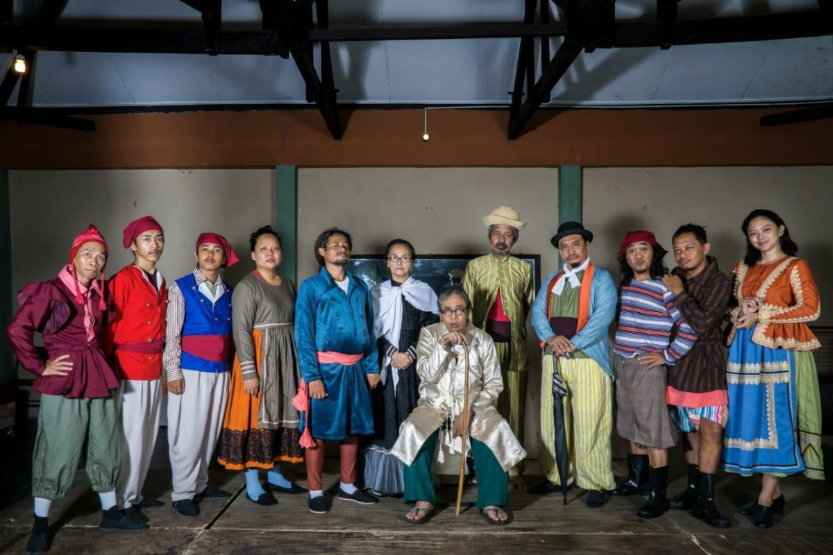 Teater Gandrik tampil di Yogyakarta dan Jakarta