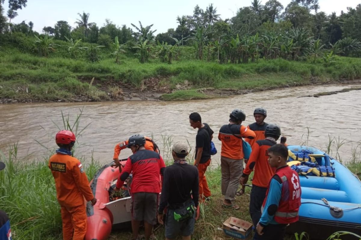 Korban hanyut di Sungai Sanen Jember belum ditemukan