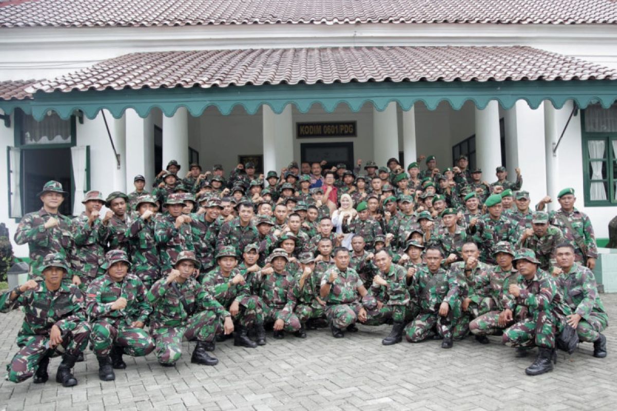 100 prajurit tangguh dibalik pembangunan huntara