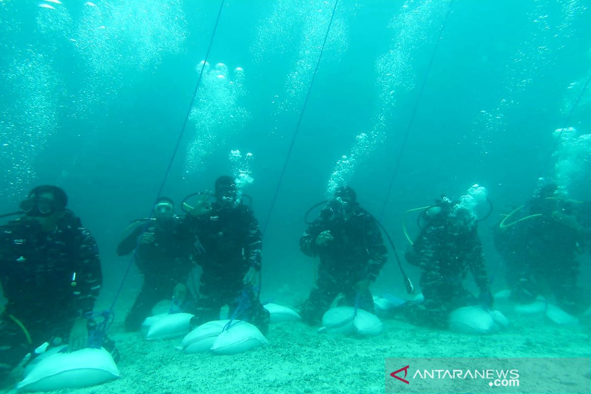 Pakta Integritas Lantamal VI Makassar diteken di dasar laut