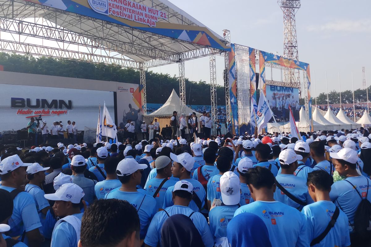 Keluarga besar BUMN padati GOR Sidoarjo (Video)