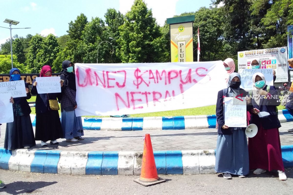 AMPD Demo ingatkan Menristekdikti bersikap netral di Unej