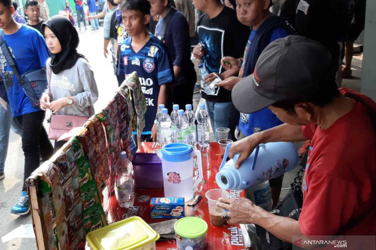 Manis Piala Presiden  dalam satu bungkus kopi saset