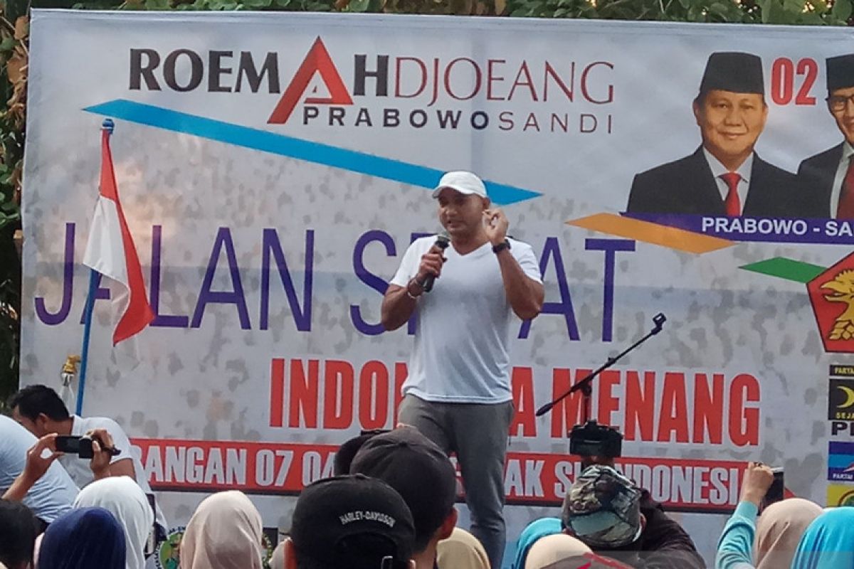 Relawan "Roemah Djoeang" Capres Prabowo-Sandi gelar jalan sehat