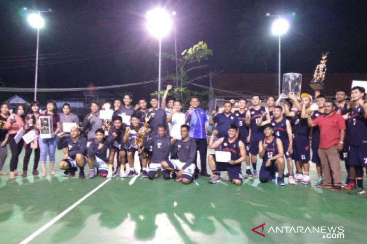 Atlet basket nasional-mancanegara bertanding di semifinal dan final open turnamen Cakra Cup