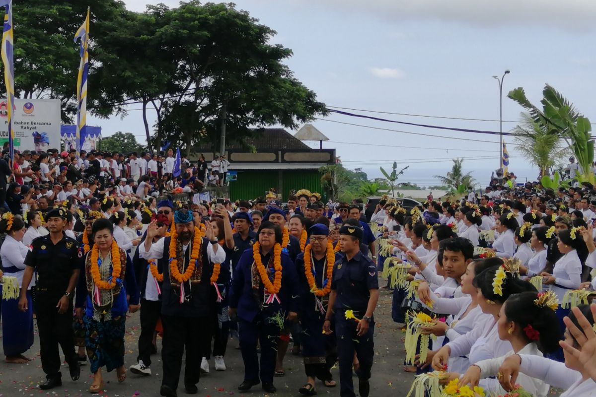 500 penari Pendet sambut Surya Paloh kampanye di Bali