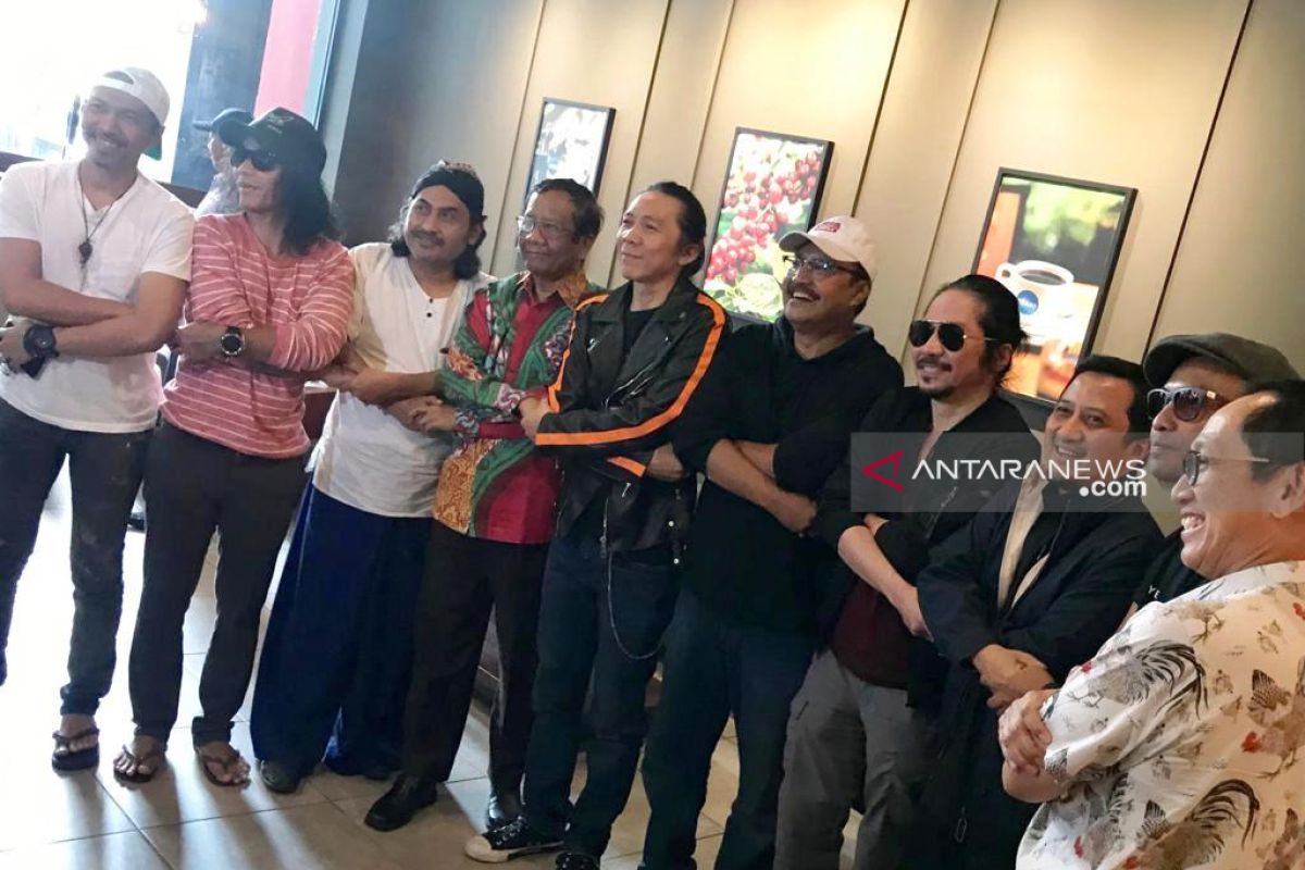 Jelang pilpres, Gus Ipul ajak merenung sambil bermusik bareng Slank (Video)