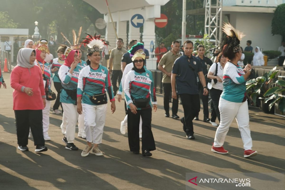 Ibu Negara lepas peserta lomba Kartini Run 2019