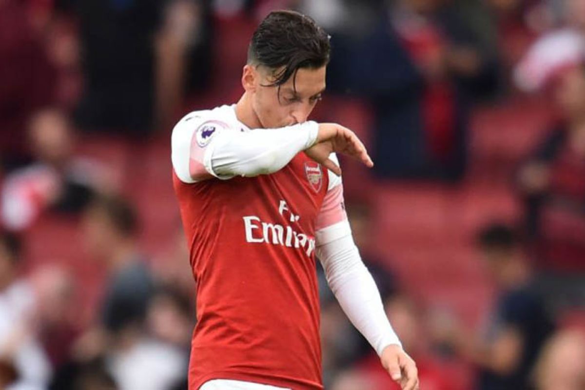 Arsenal istirahatkan Ozil dan Sokratis saat tandang ke Frankfurt