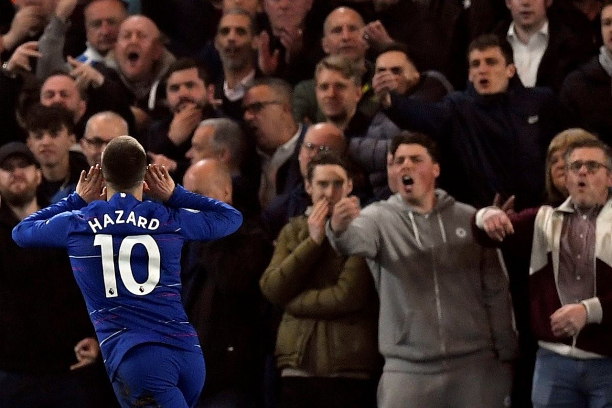 Dua gol Hazard antar Chelsea ke posisi ketiga