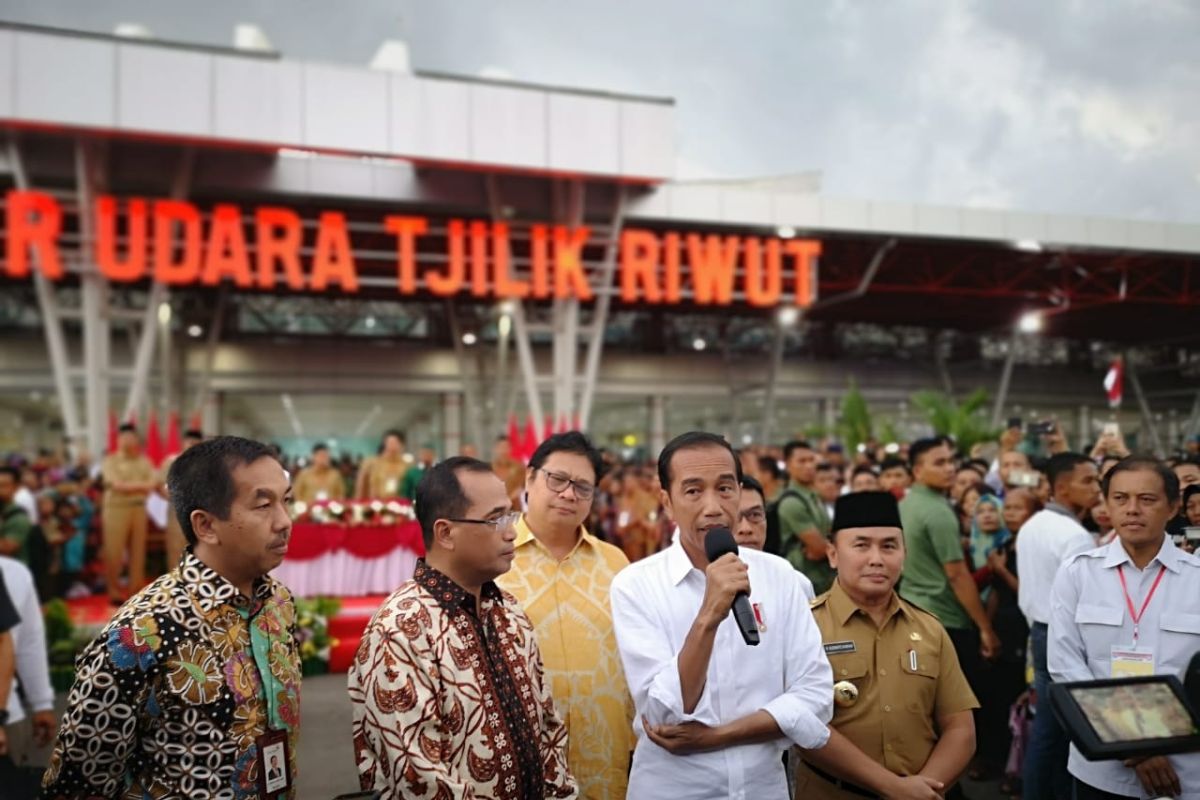 Presiden Jokowi resmikan terminal baru Bandara Tjilik Riwut